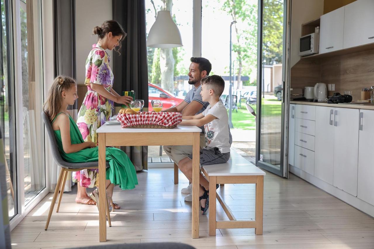 Barack Thermal & Natura Apartments Tiszakecske Luaran gambar